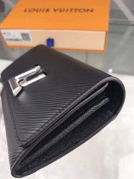 WIS Wallet Louis Twist Vuitton 0603